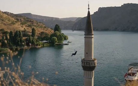 Dünyaca ünlü sporcudan Halfeti’de akrobasi şovu