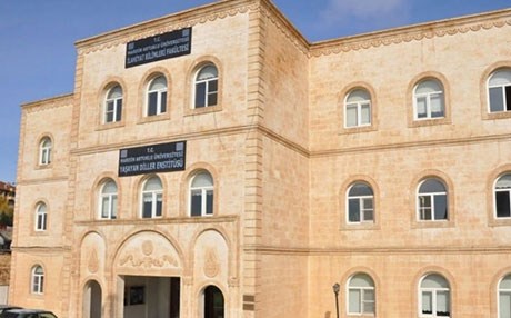 Artuklu Üniversitesi Yaşayan Diller Enstitüsü’nü kapatıyor