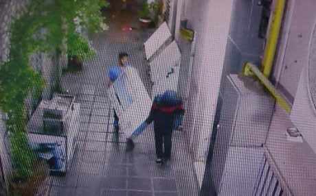 Diyarbakır'da ilginç hırsızlık anı kamerada