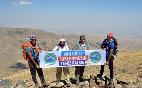 Çiyager ji bo balê bikişînin ser Gola Wanê hilkişiyan çiyê