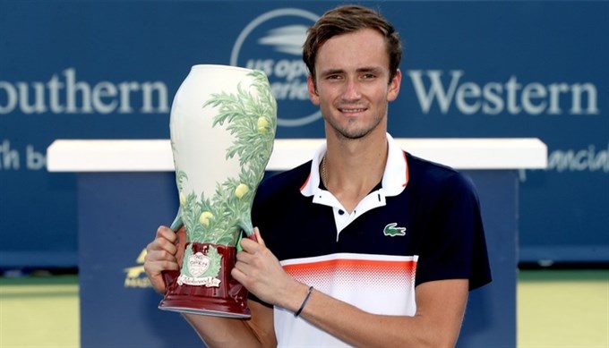 میدڤیدێڤ بووه‌ پاڵه‌وانی سینسیناتی