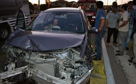 AK Partili vekilin bulunduğu konvoy kaza yaptı