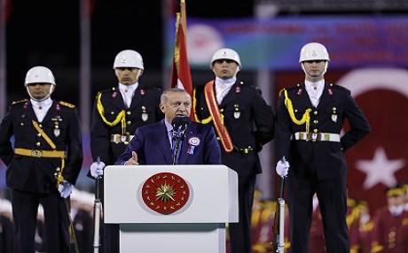 Erdoğan: Milletin parasını Kandil'e gönderenlere seyirci kalamayız