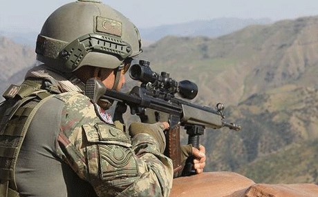 Dersim’de askerlerle silahlı bir grup arasında çatışma