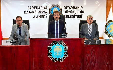 MHP, Diyarbakır Büyükşehir Belediyesi'ni 19 yıl sonra ziyaret etti