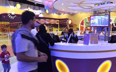 Êdî li Siûdiyê xwaringeh ji ber nimêjê nayên girtin