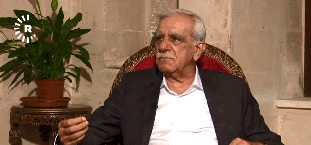 ئەحمەد تورک: داوا لە برایانمان لە باشووری کوردستان دەکەین هەڵوێستیان هەبێت