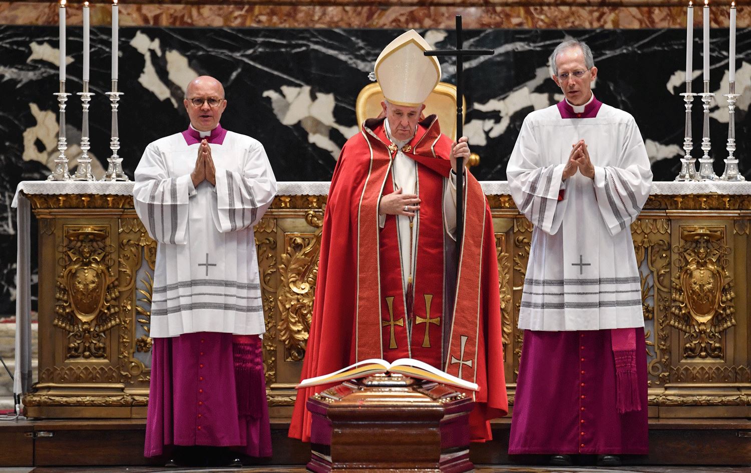 بەهۆی کوژانەوەی کارەبا پاپا فرانسیس لە نوێژ دوادەکەوێت