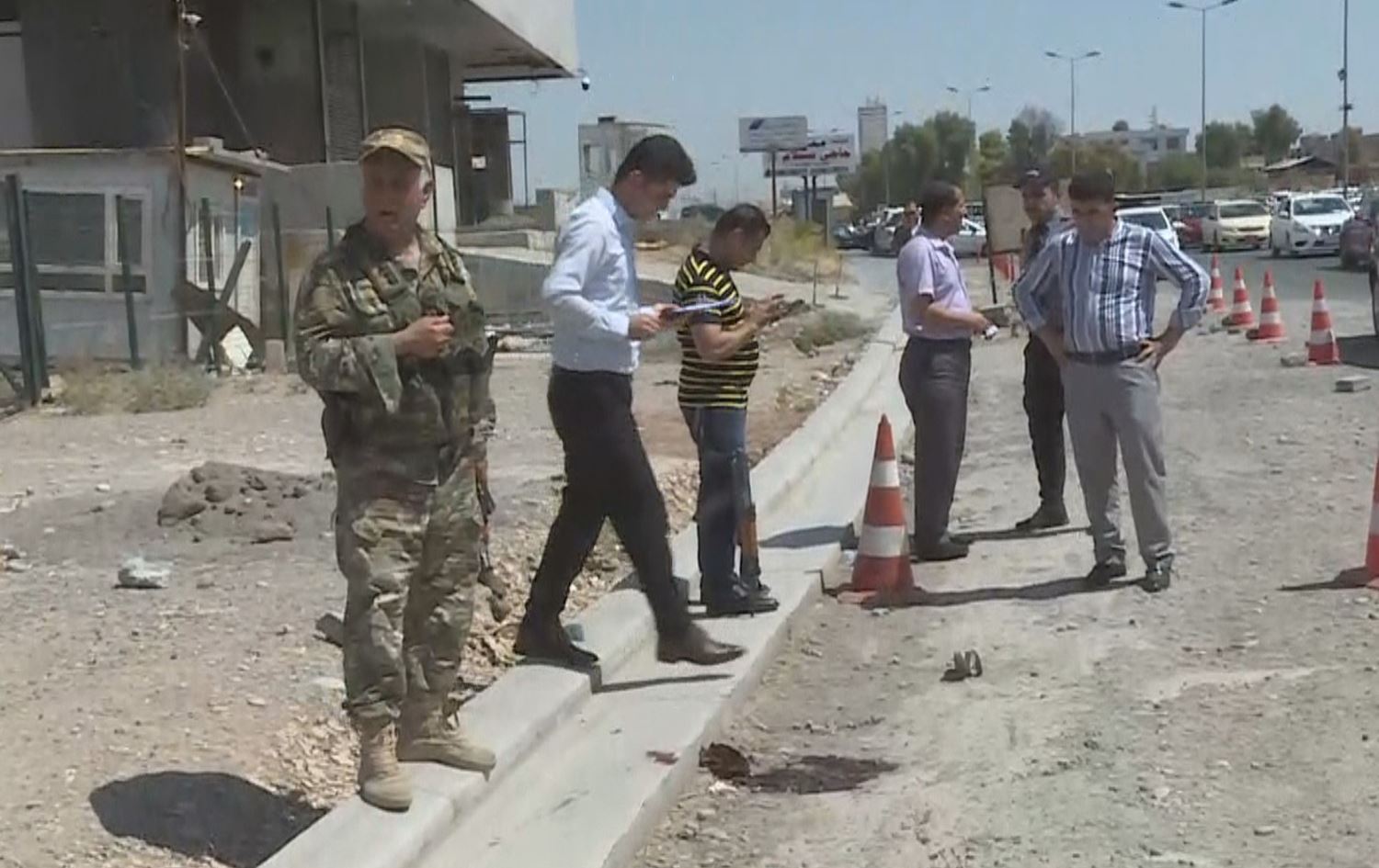 Boşanmak istediği eşi tarafından mahkeme önünde kurşunlandı