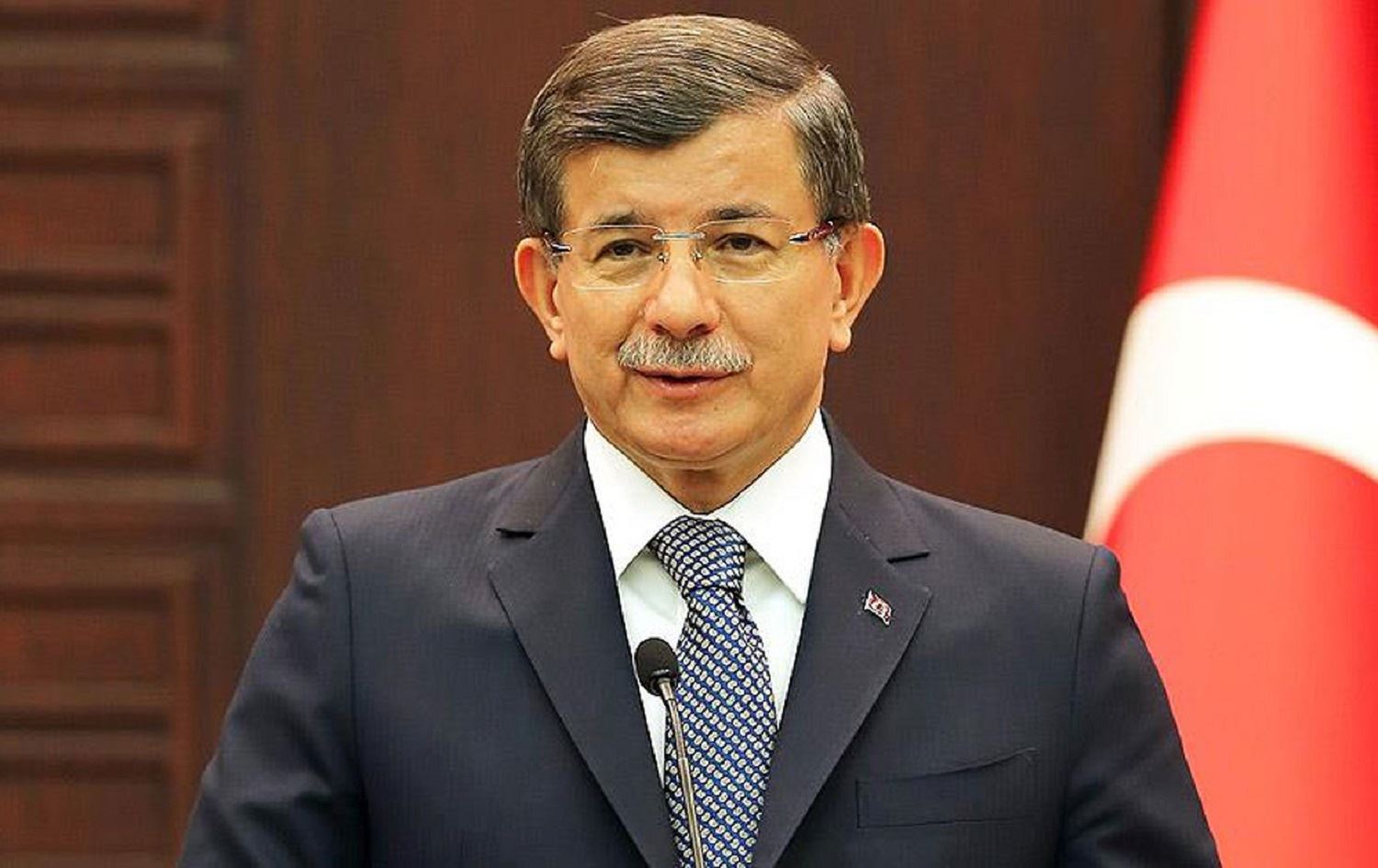 Ahmet Davutoglu biryara dûrxistina xwe ji AK Partiyê rexne kir