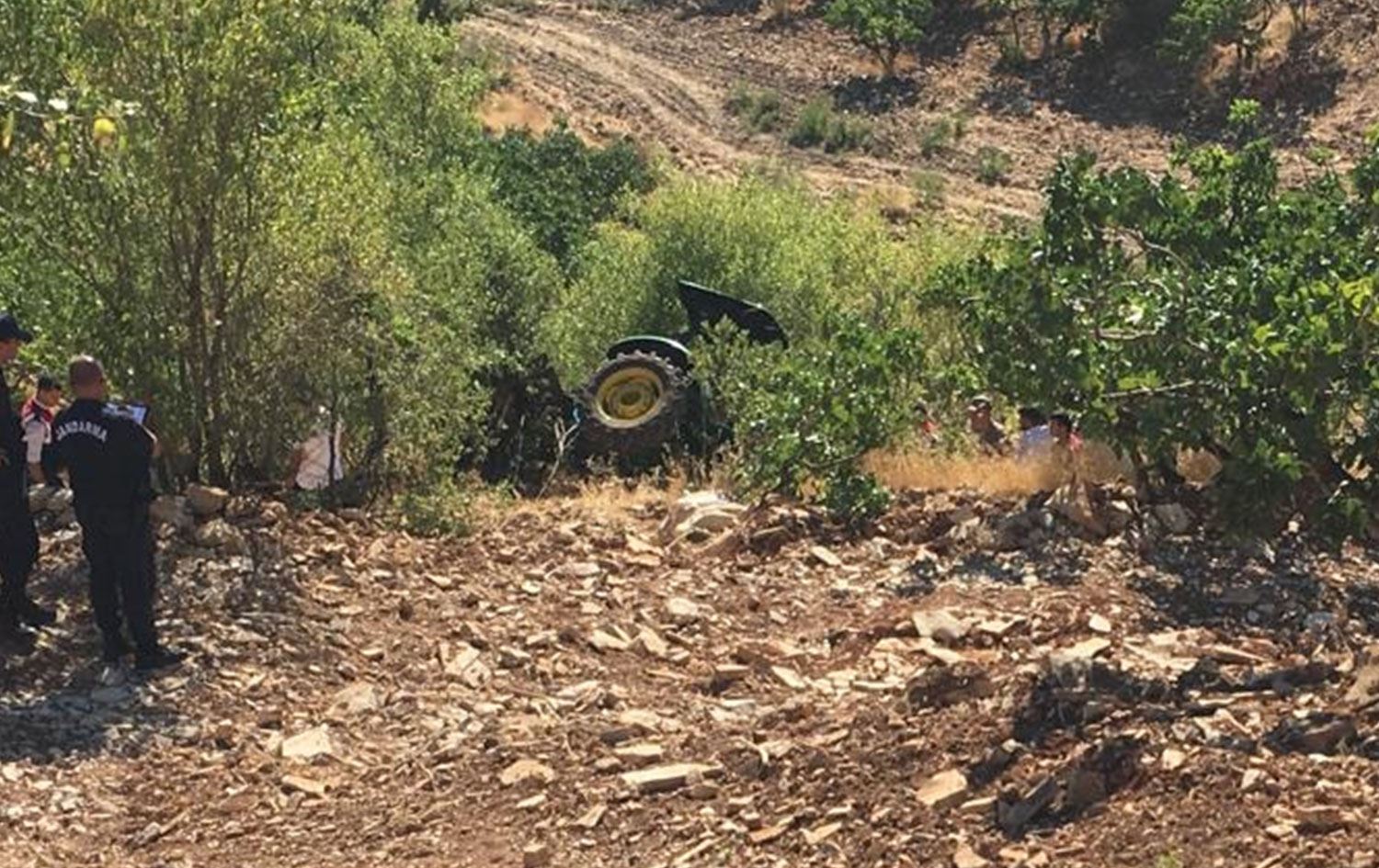 Adıyaman'da traktör devrildi: 1 ölü, 1 yaralı