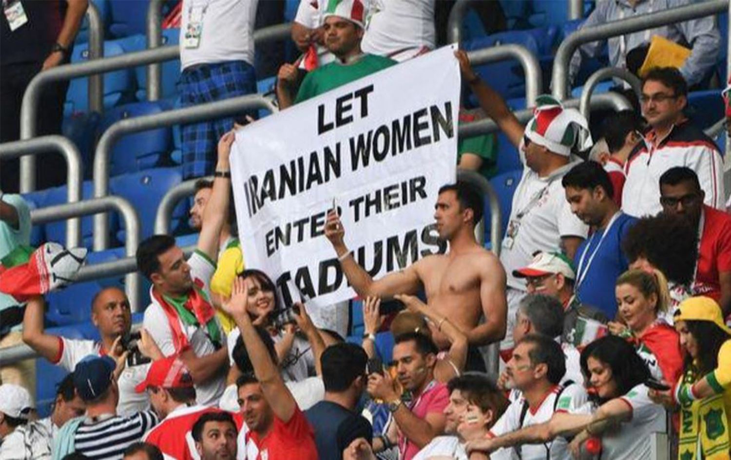 İran'da kendini yakan kadın taraftar hayatını kaybetti