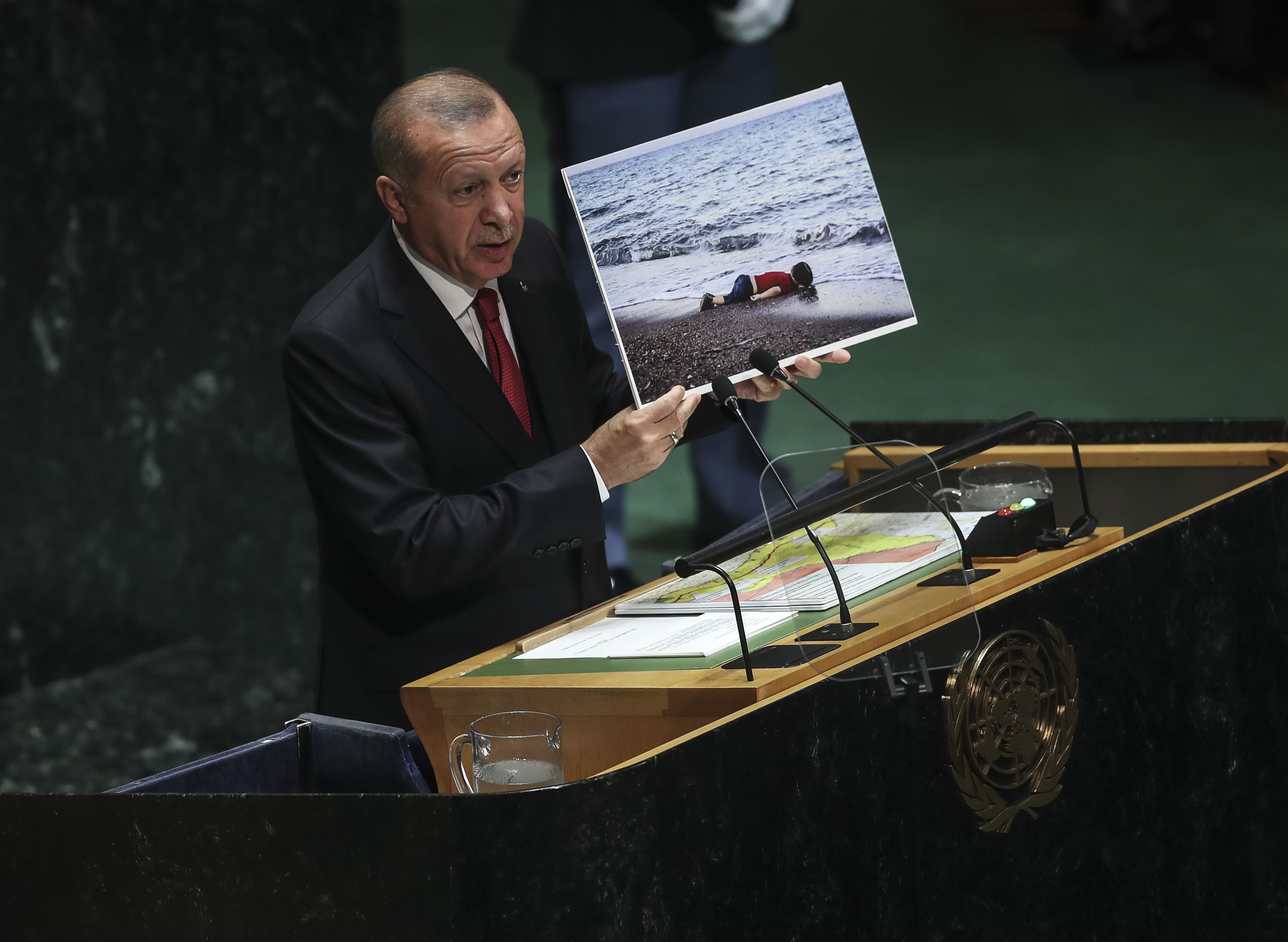 ئەردۆغان وێنەی ئالان کوردی لە نەتەوە یەکگرتووەکان بەرزدەکاتەوە