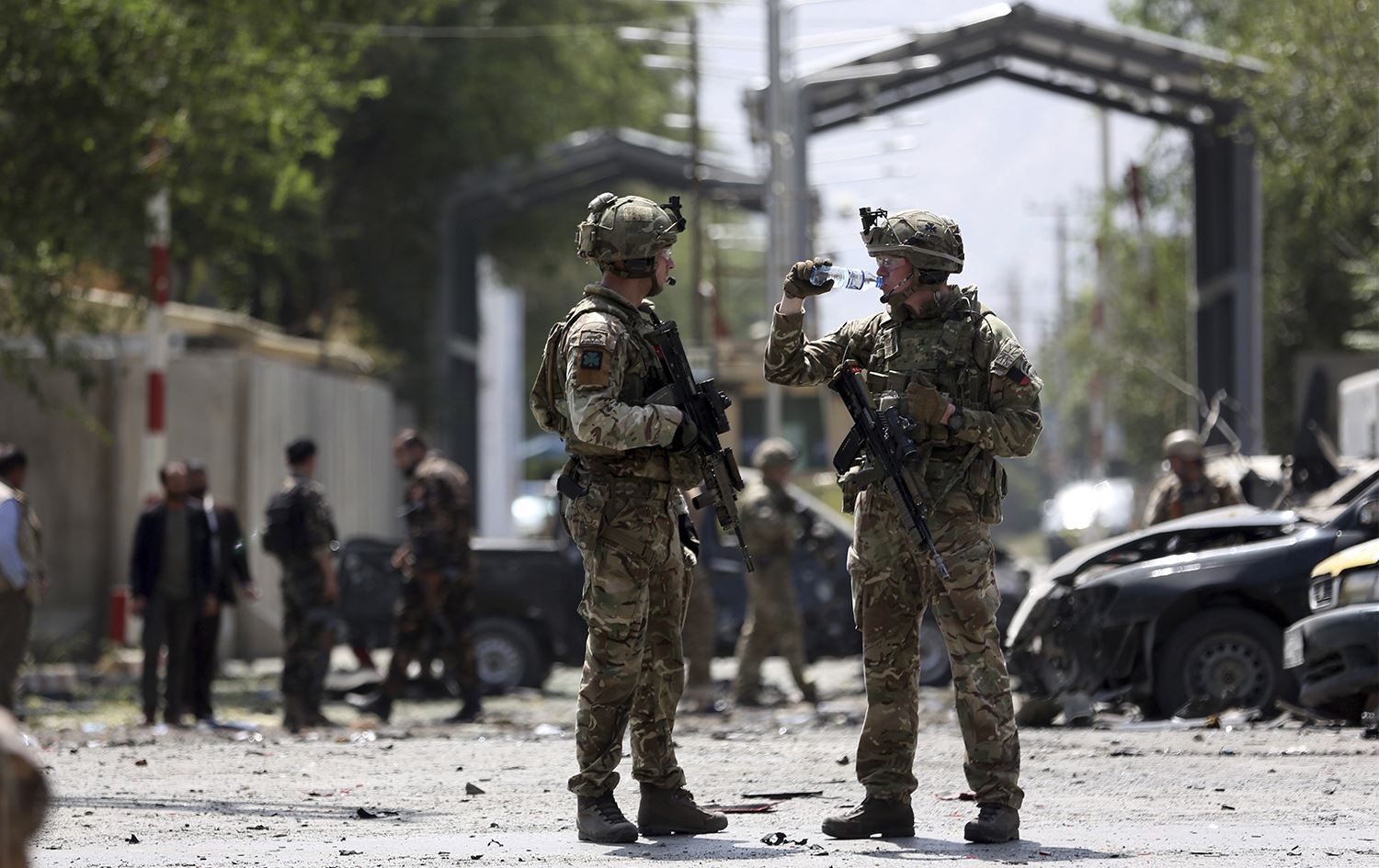 Afganistan'da seçim günü ard arda iki patlama