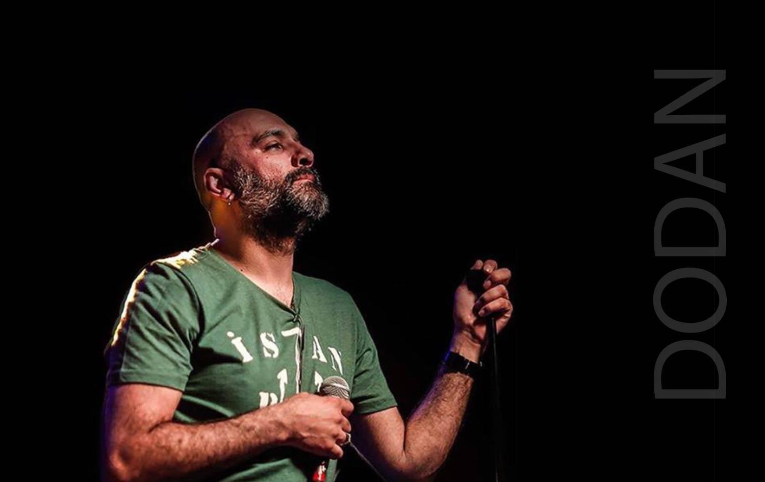 Polis Kürtçe şarkı söyleyen Dodan’ın elindeki mikrofonu aldı