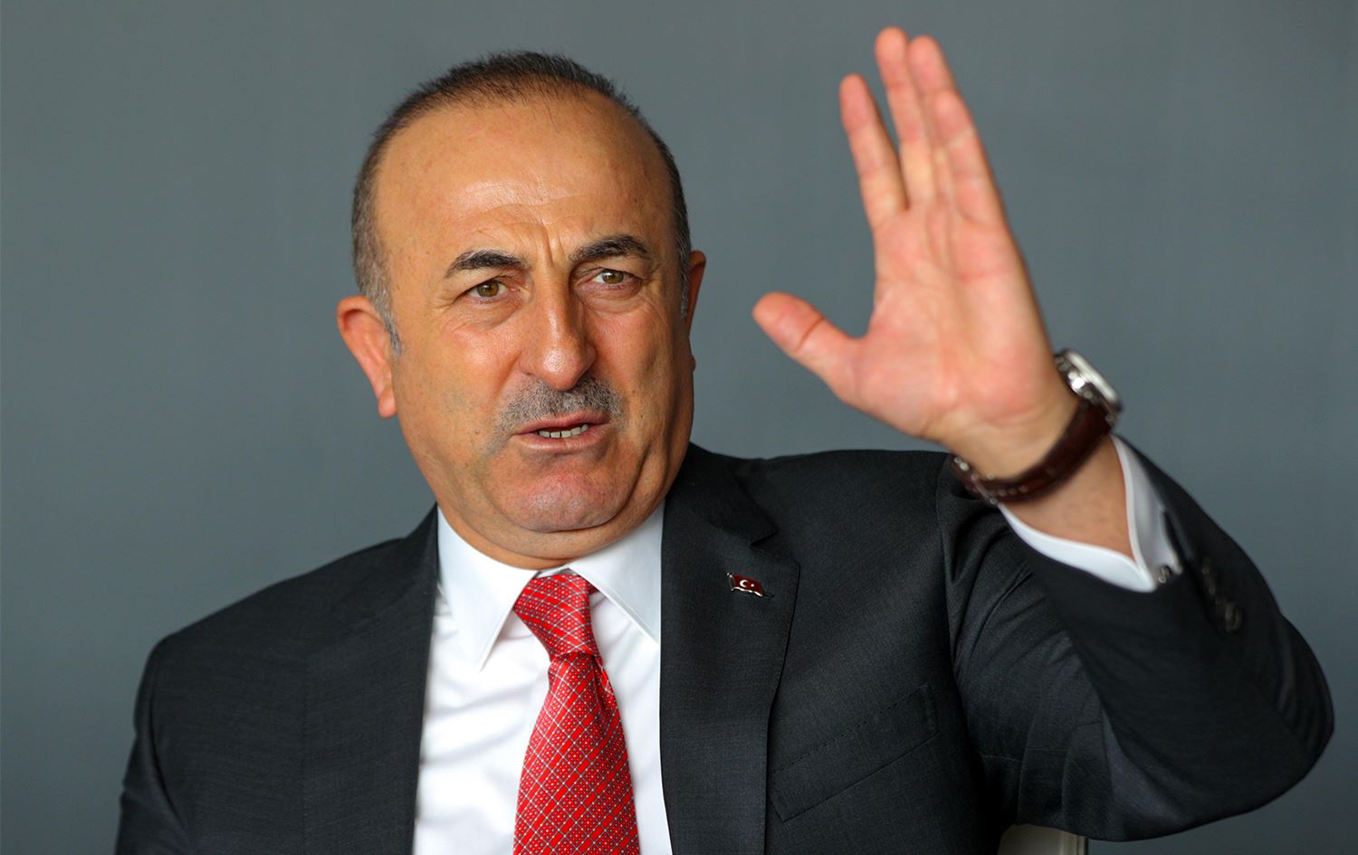 Çavuşoğlu'ndan Macron'a sert sözler: Horoza benzetiyorum
