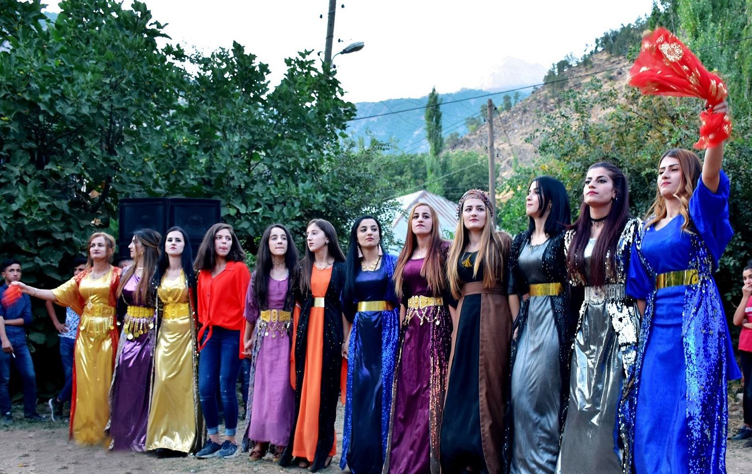 Li Colemêrgê bazara cilên Kurdî germ e