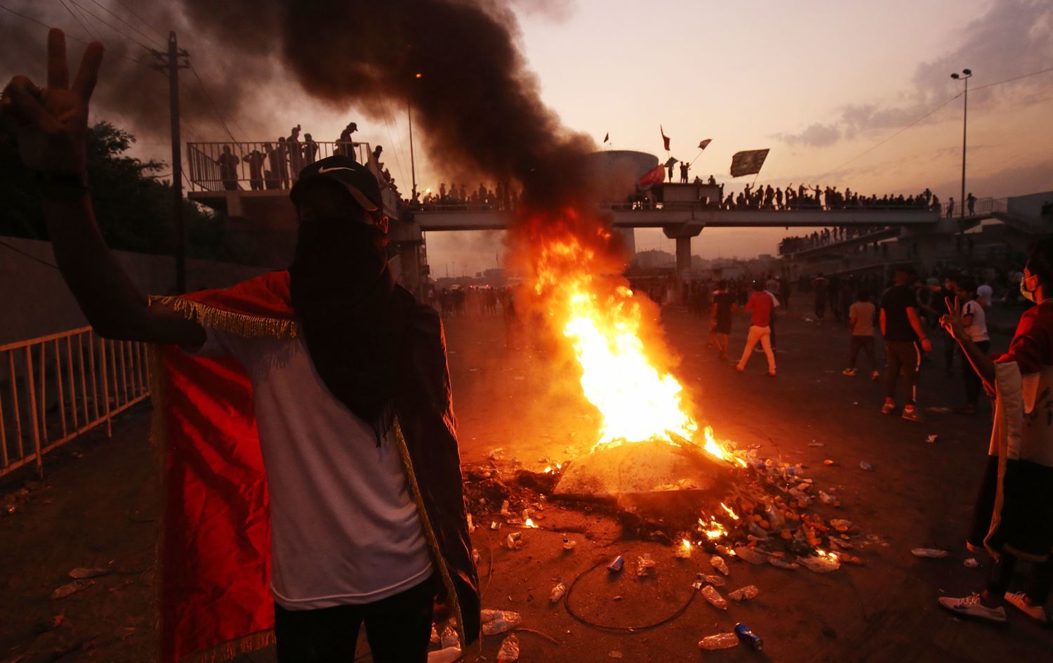 Abdulmehdi emniyet yetkilileriyle gösterileri görüştü