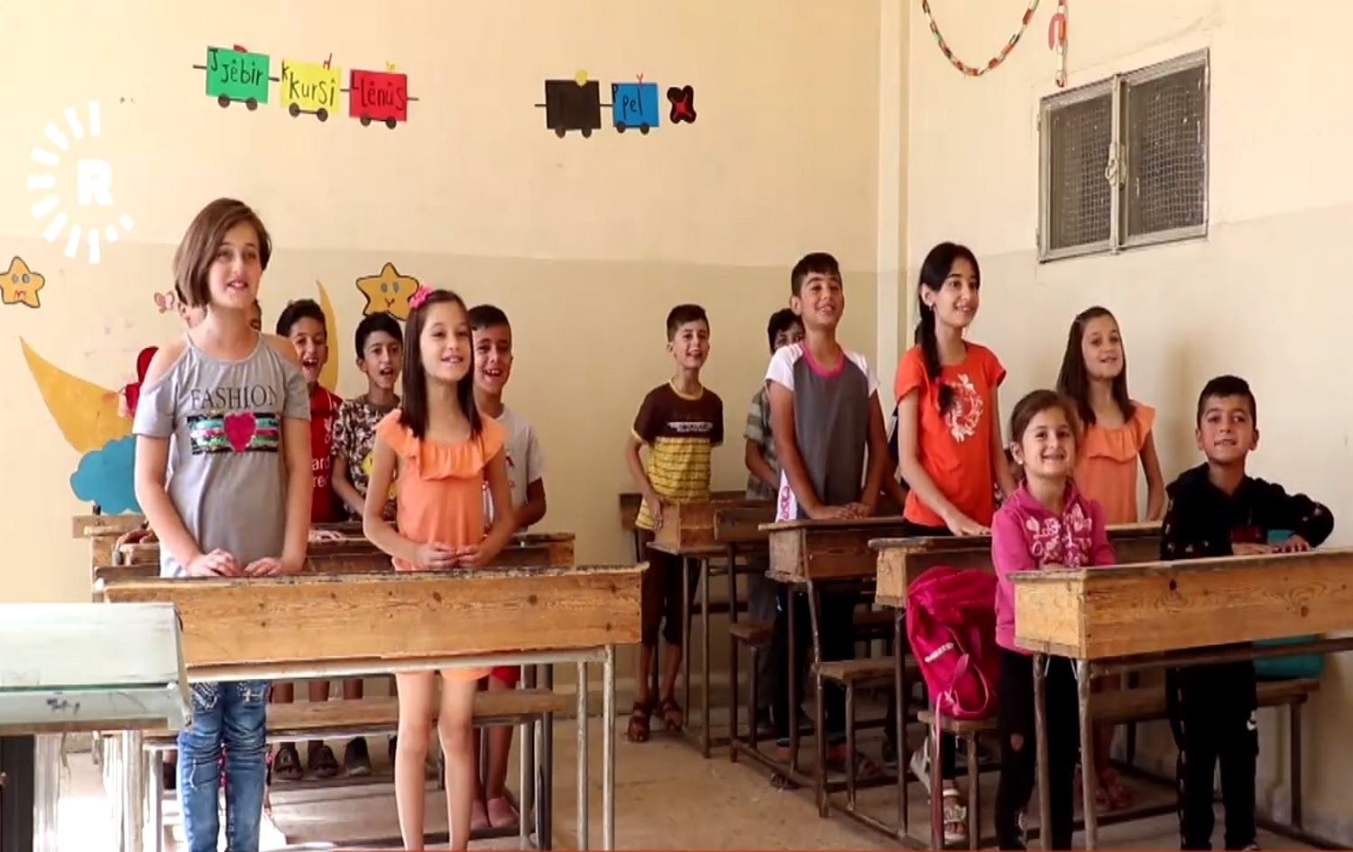 Li Qamişlo rê nedan ala Sûriyê li dibistanên Kurdî bê bilindkirin