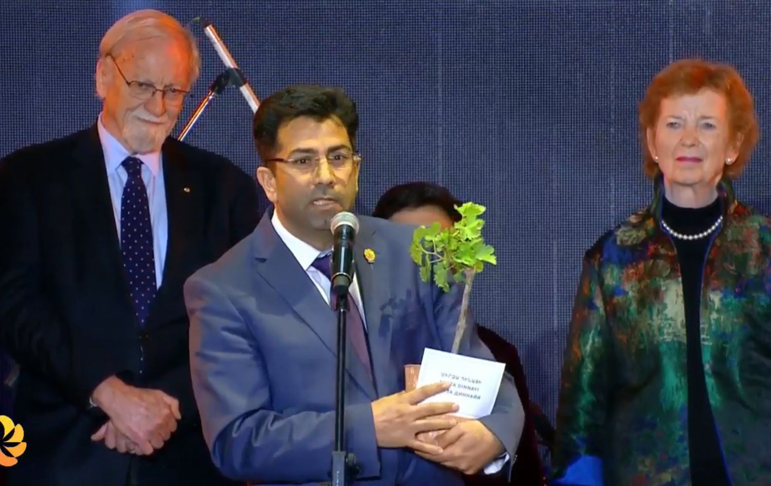 Xelatê Aurora yê hişyarkirina mirovayetiyê kesekî Kurdê Êzidî wergirt