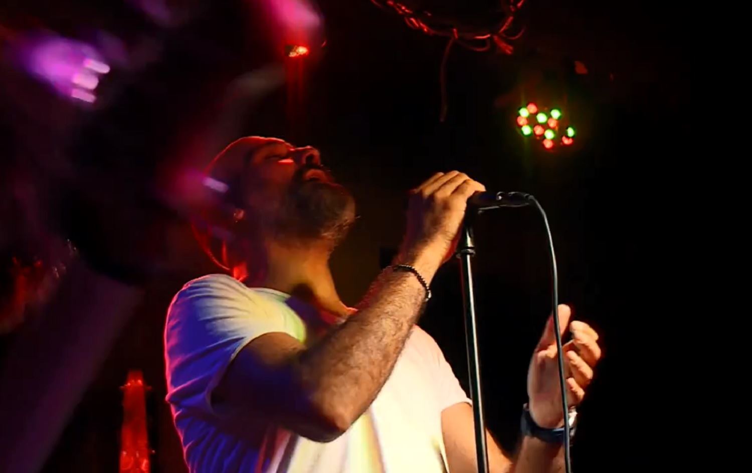 Dodan li ser dikê dibe weke bahozekê