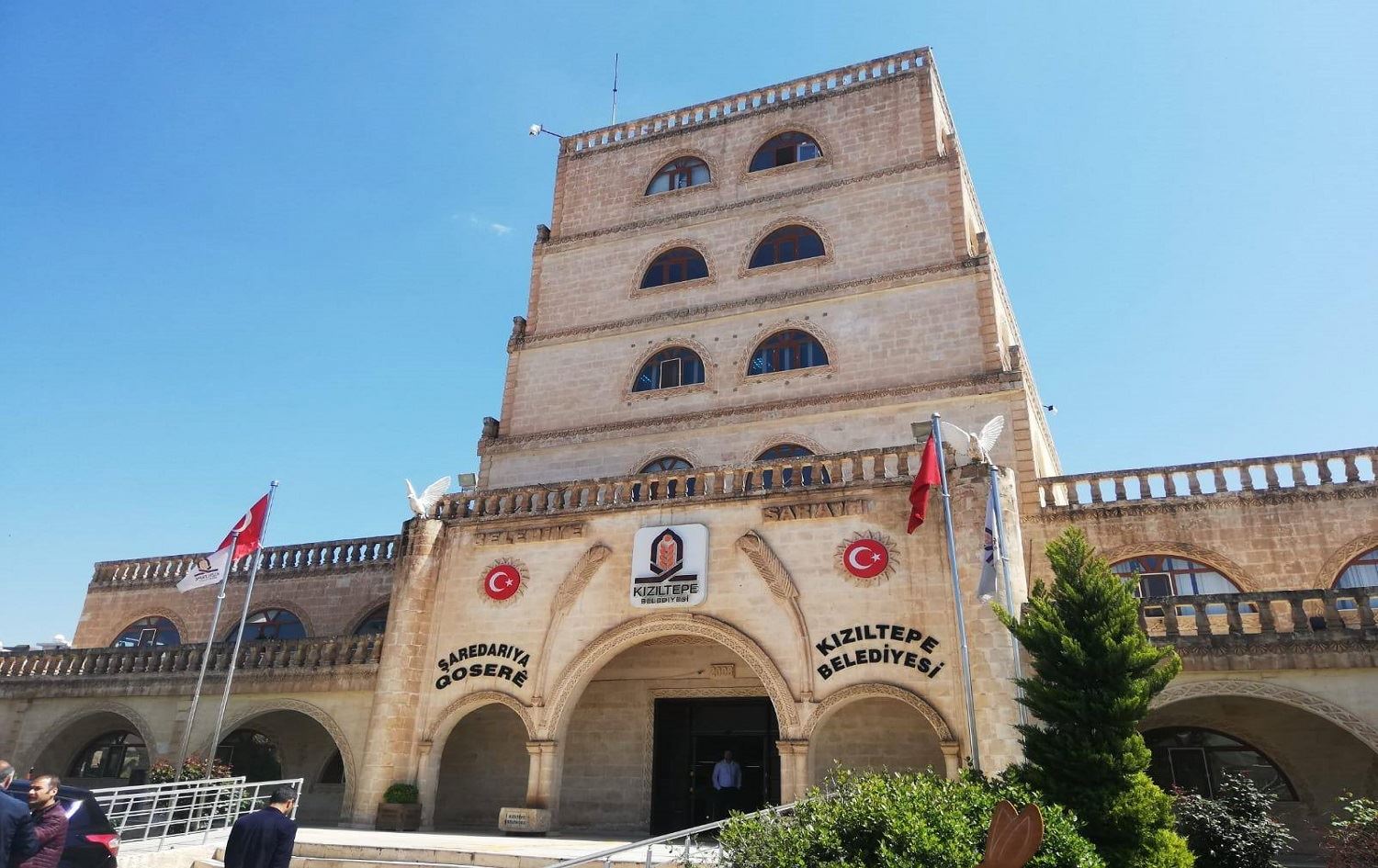 Qeyûm li ser Şaredariya Qoserê jî hat danîn