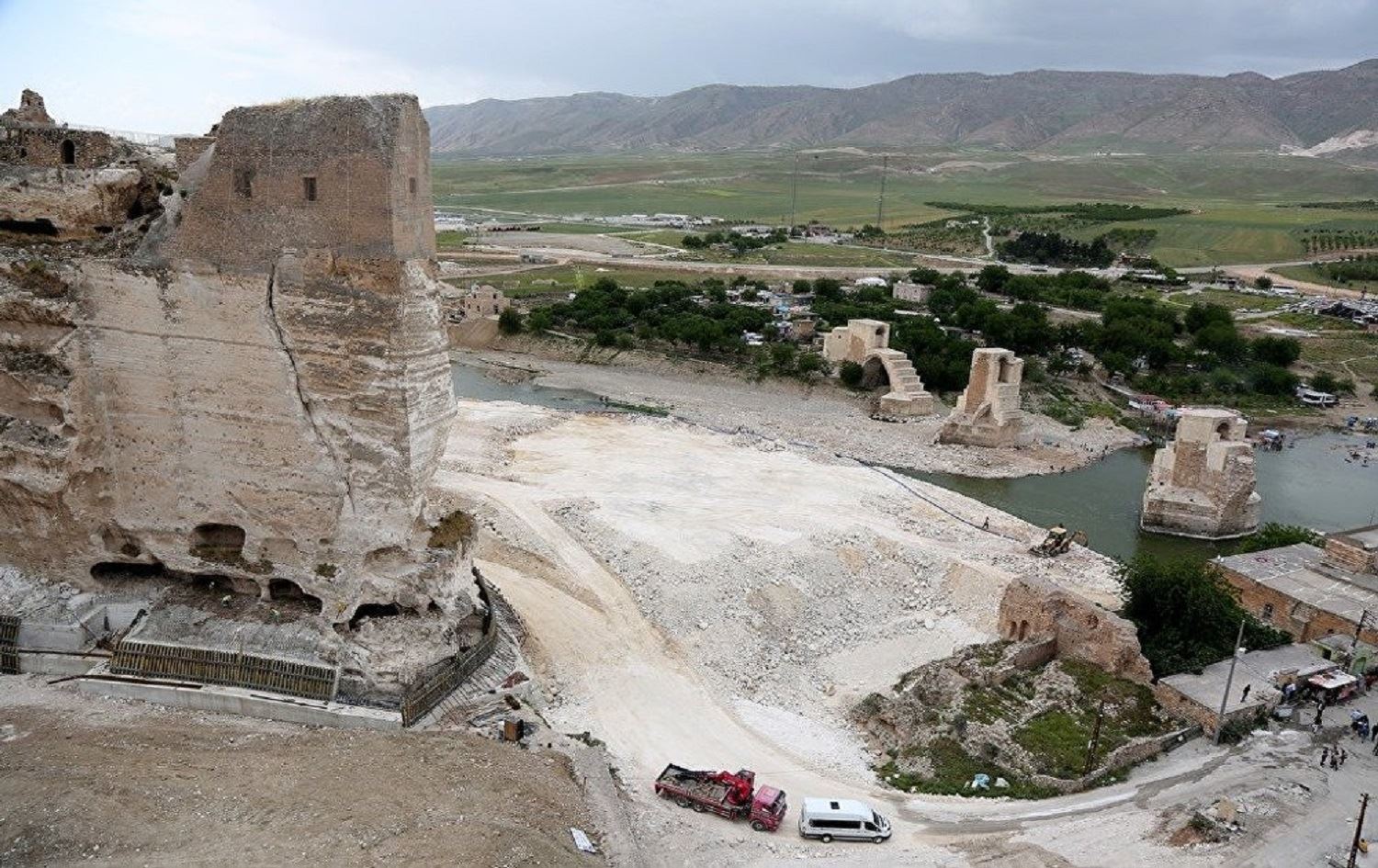 Bazara dîrokî ya Heskîfê jî hat rûxandin