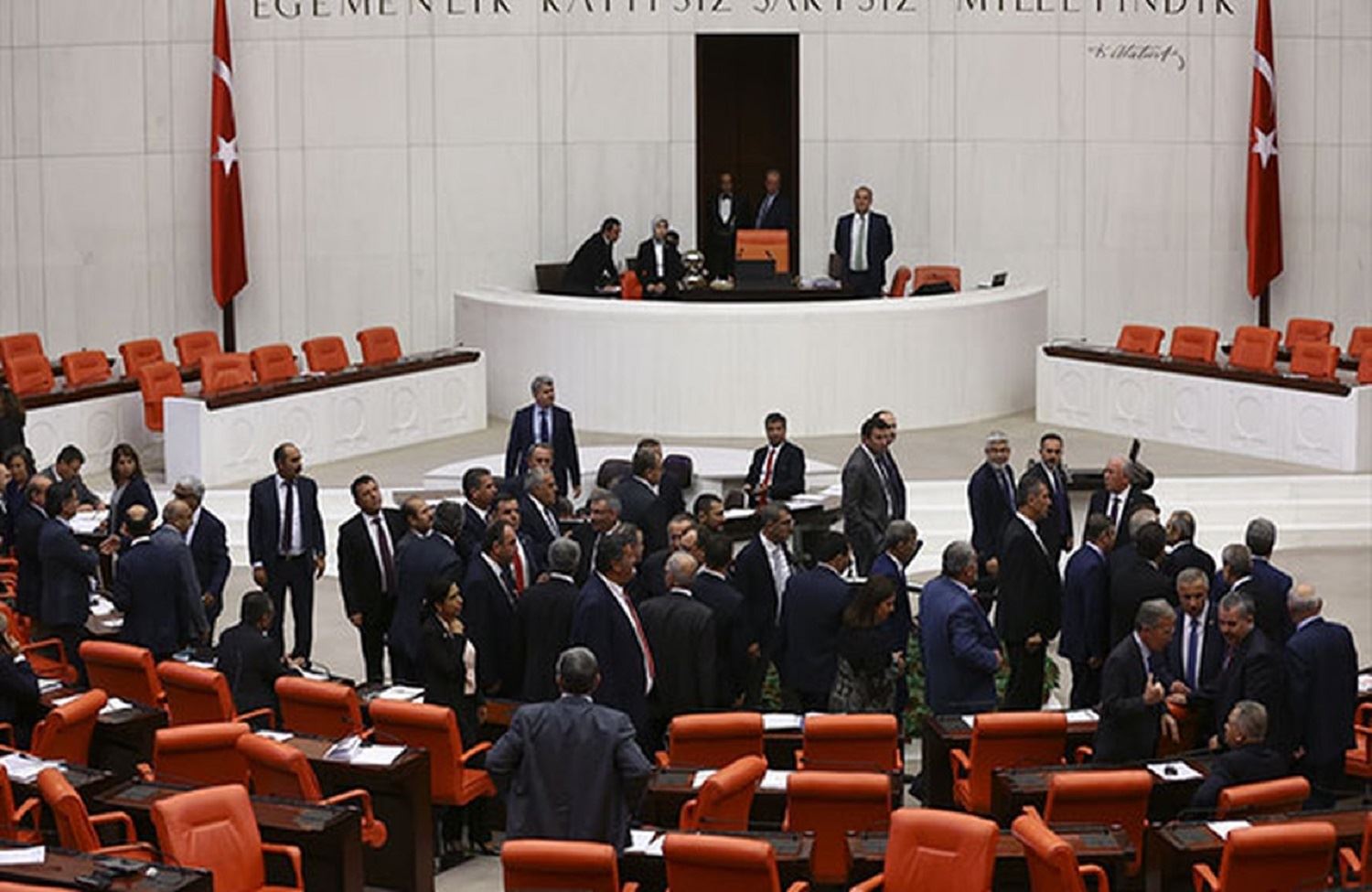 HDP’li vekil Zazaca konuştu TBMM karıştı!