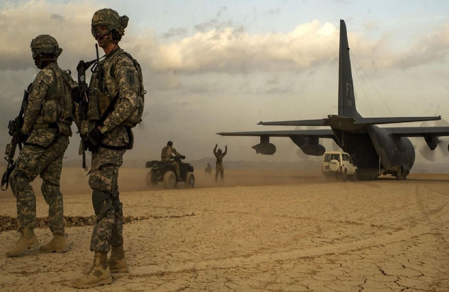 MÛSIL - Bi mûşekan êrişî binkeya serbazên Amerîkayê kirin