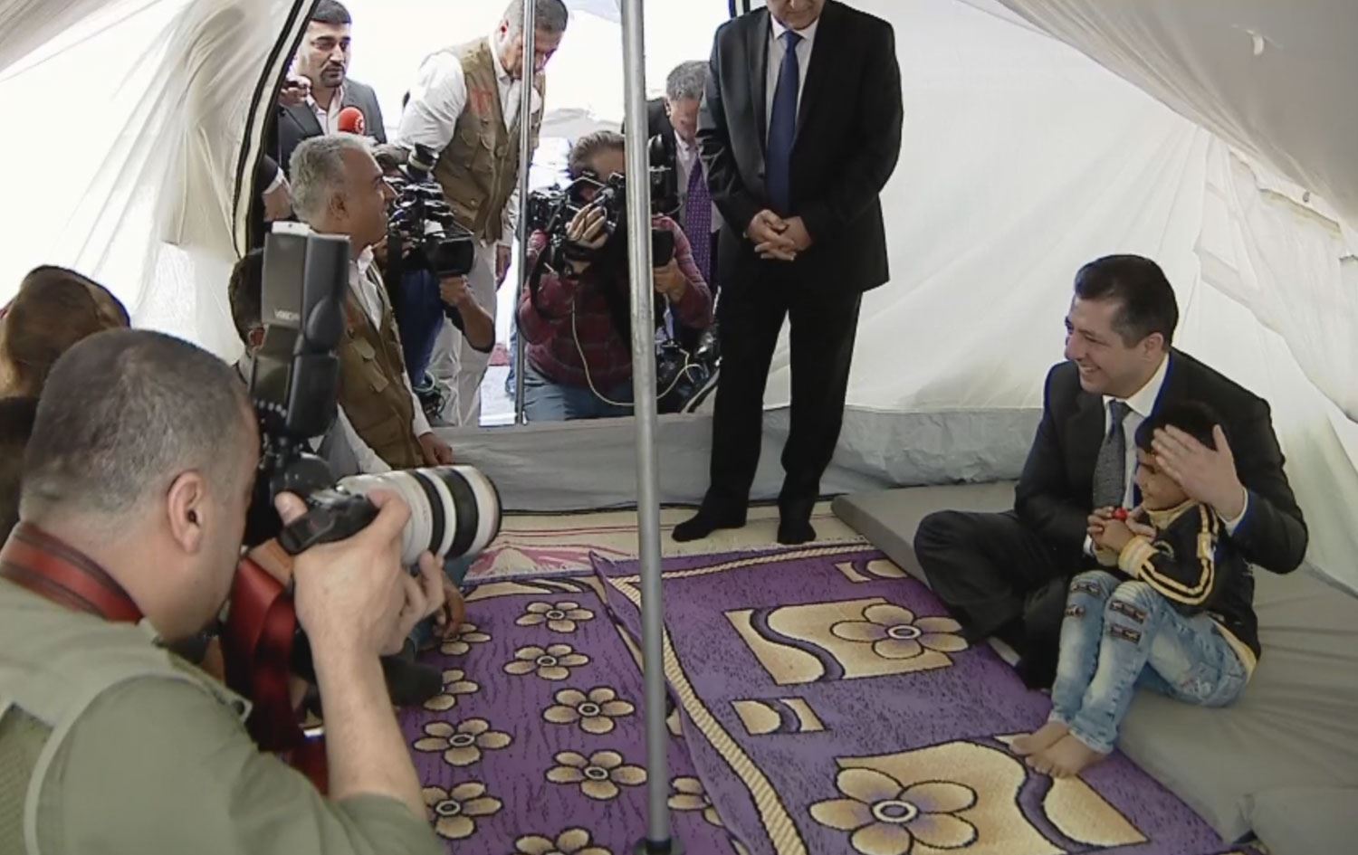 Serokwezîr Mesrûr Barzanî serdana kampa koçberên Rojavayê Kurdistanê kir