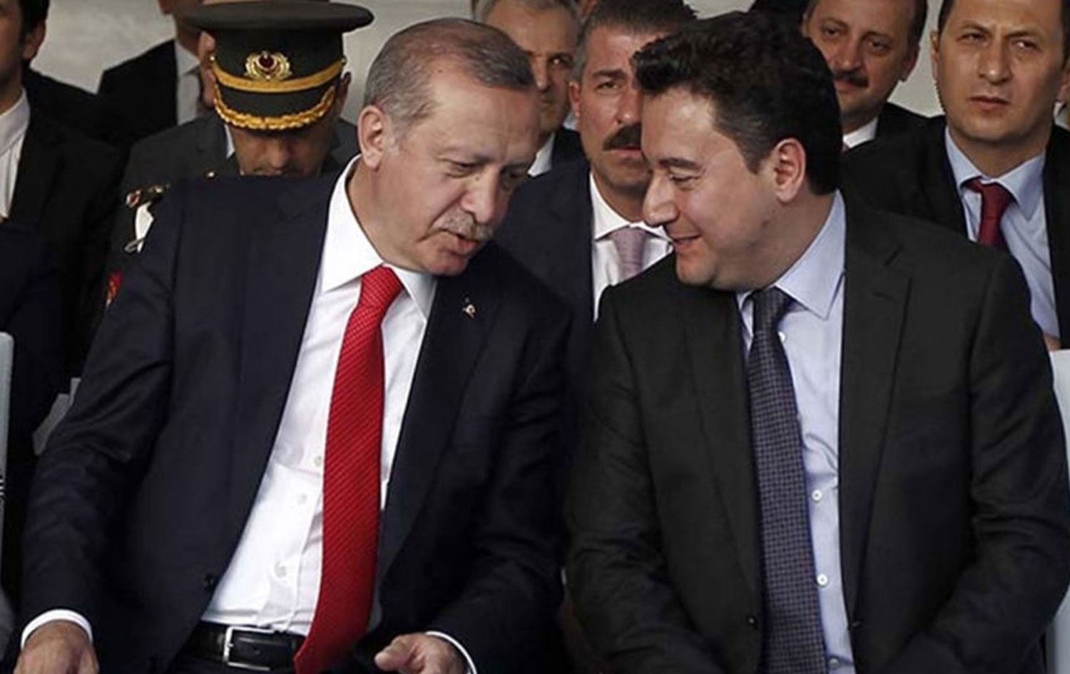 Selvi: Erdoğan, Babacan'ı kazanmak için hamle yapıyor