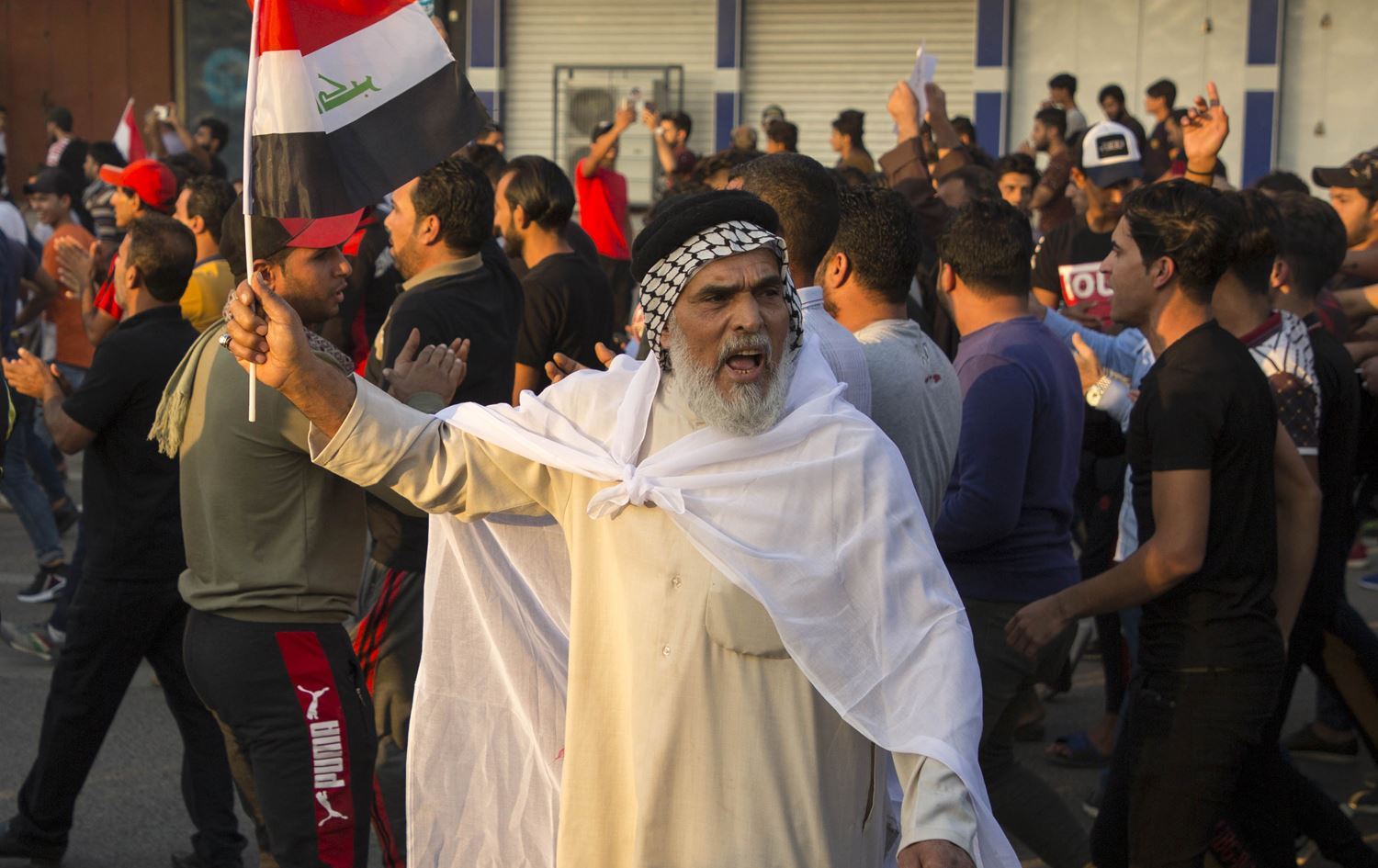 Irak’ta göstericler ‘mezhepçilik’ söylemlerini kırdı