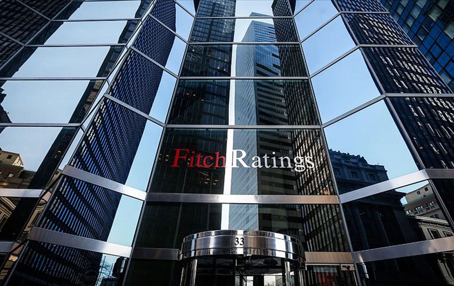 Fitch, Türk bankalarının kredi notu görünümünü yükseltti