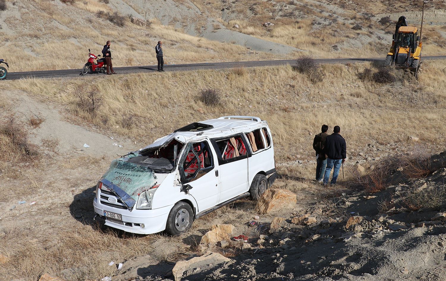 Diyarbakır’da öğrenci servisi devrildi: Çok sayıda yaralı var