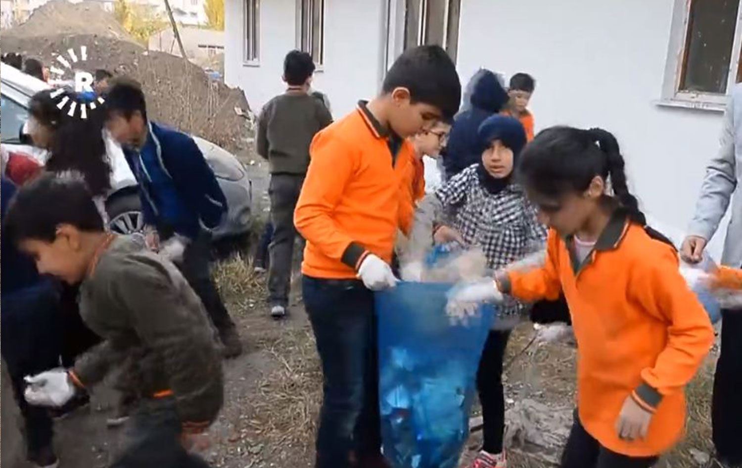 Iğdır’da 50 bin öğrenci aynı anda çevre temizliği yaptı