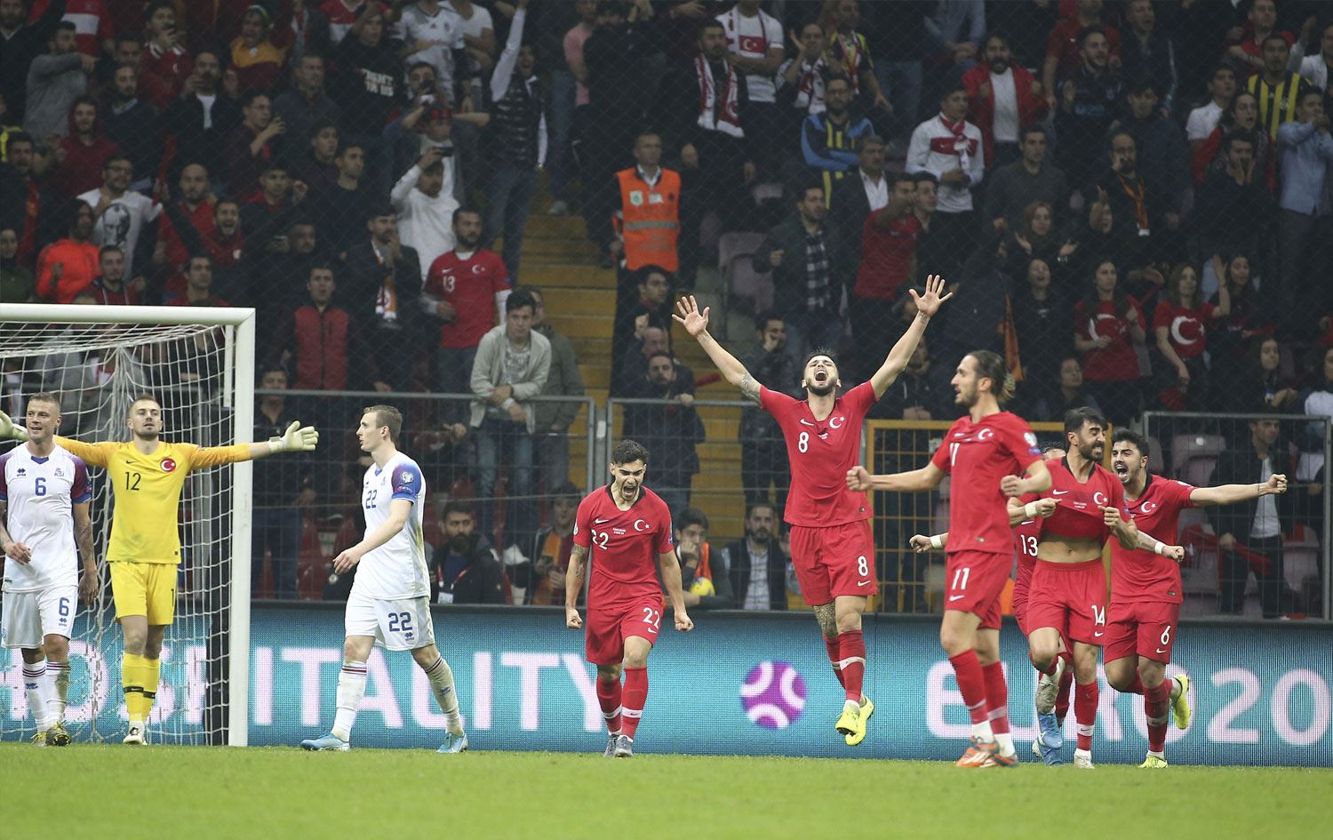 Türkiye Milli Futbol Takımı EURO 2020'ye gitmeyi garantiledi