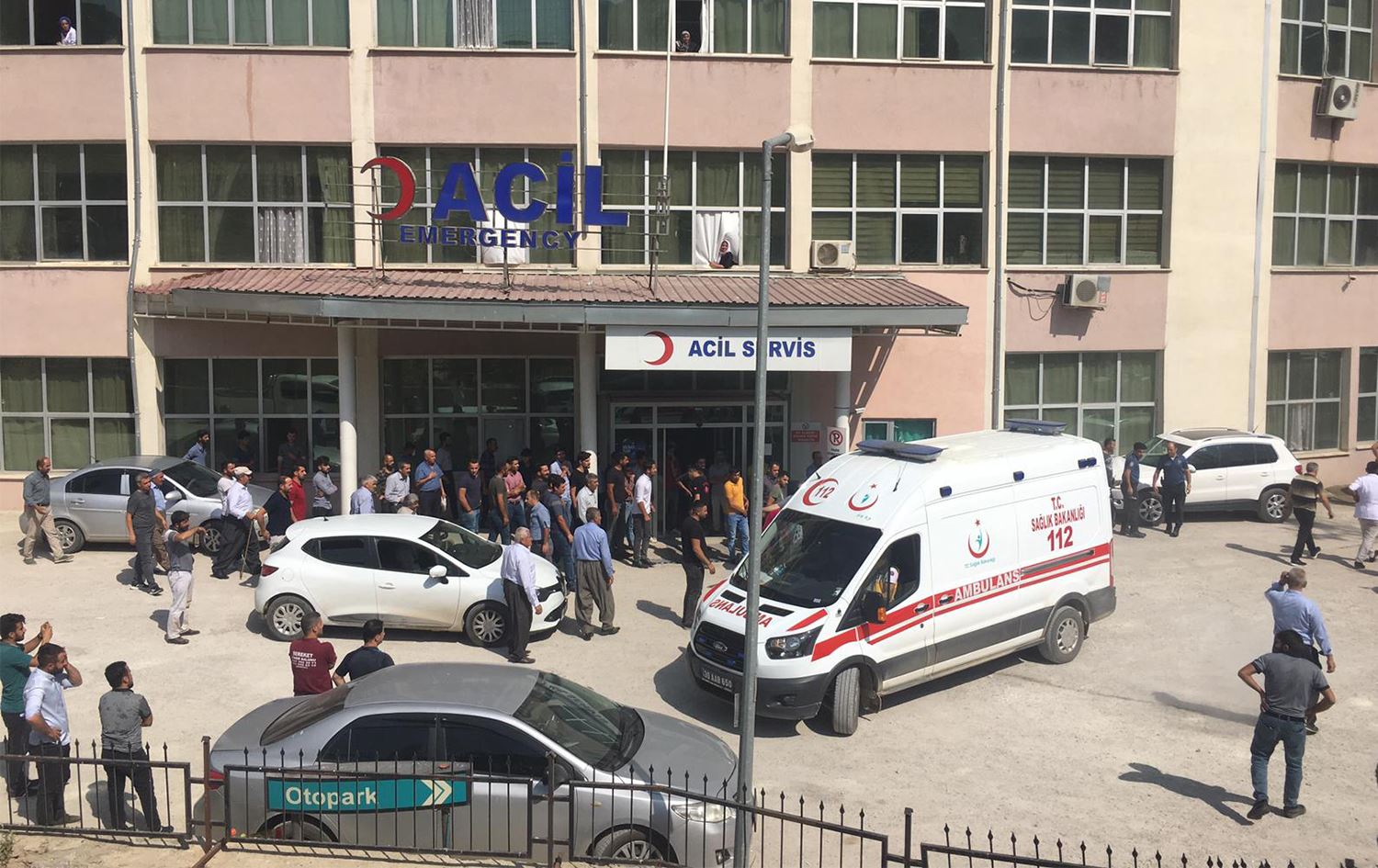 Hakkari'de ağaca asılı erkek cesedi bulundu