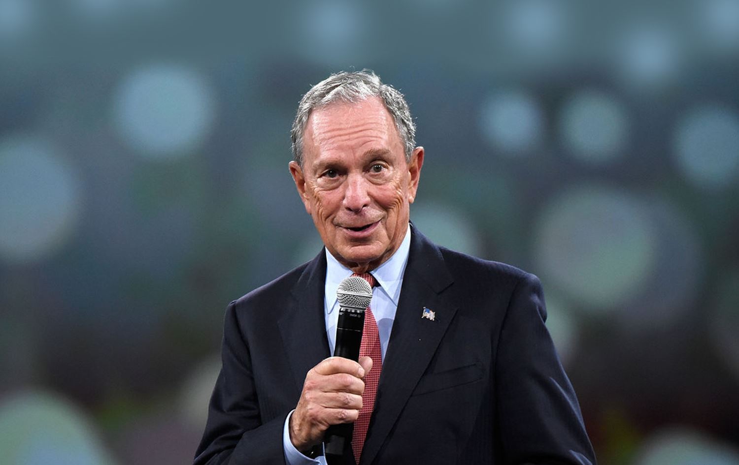 Trump'ın milyarder rakibi ilk adımı attı