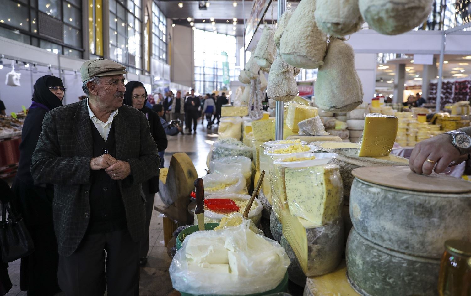 Li Enqerê taştêya Kurdewarî hat pêşandan