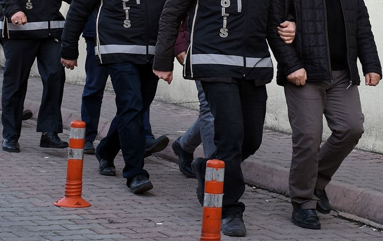 Bursa’da sosyal medya operasyonu: 9 gözaltı