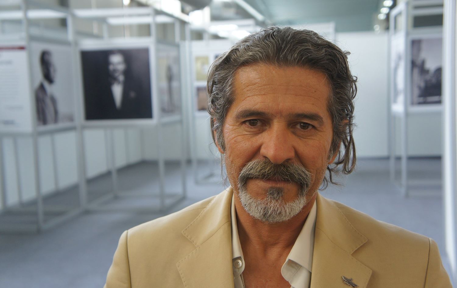 Serlêdanên Pêşbirka Helbestan a Arjen Arî dest pê kir