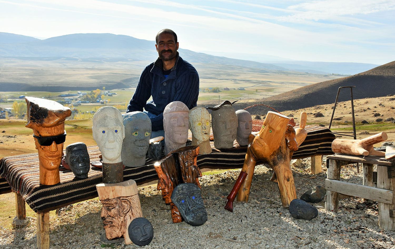 Muşlu çoban yaptığı eserlerle sergi açmak istiyor
