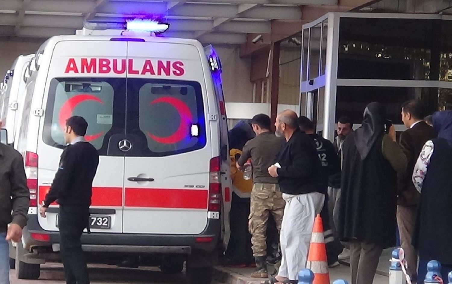 Li El Raî otomobîla zirxpoş wergeriya: 3 leşkerên Tirkiyê birîndar bûn
