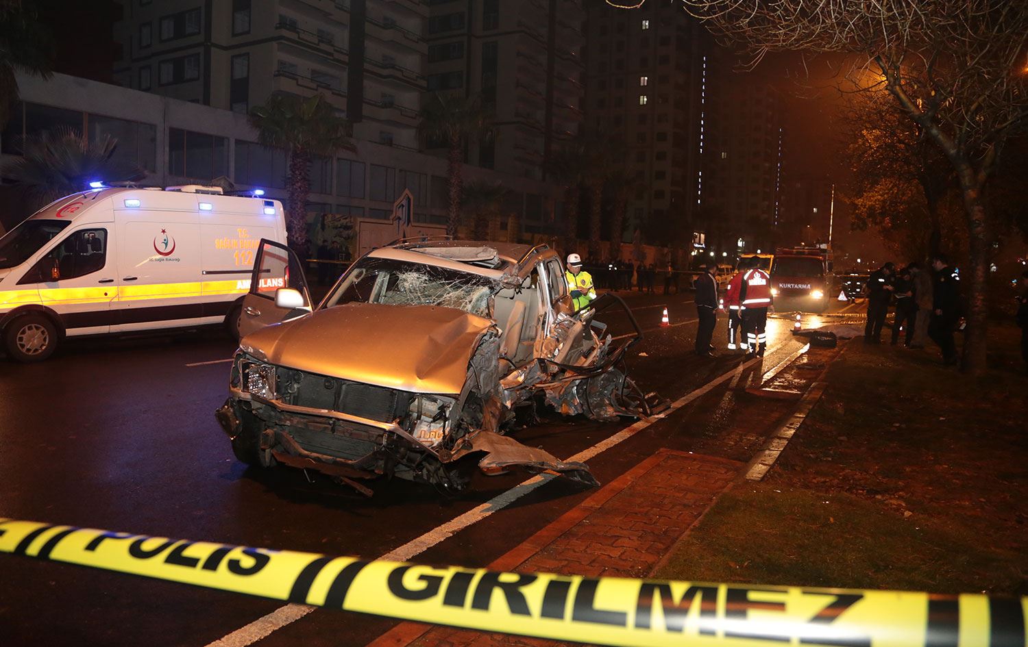 Maraş’ta cip ağaca çarptı: 1 ölü, 3 yaralı