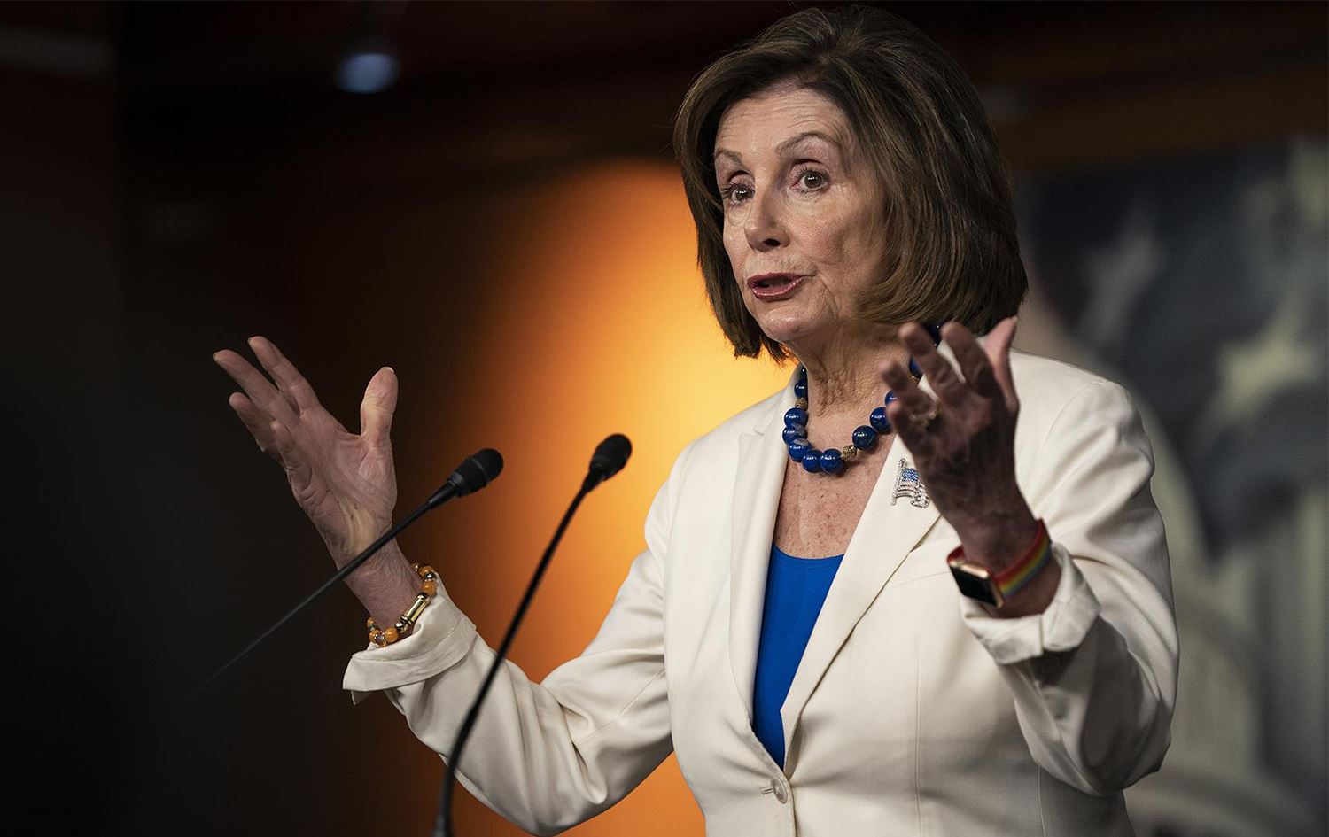 Nancy Pelosi Trump'ın resmen azlini talep etti