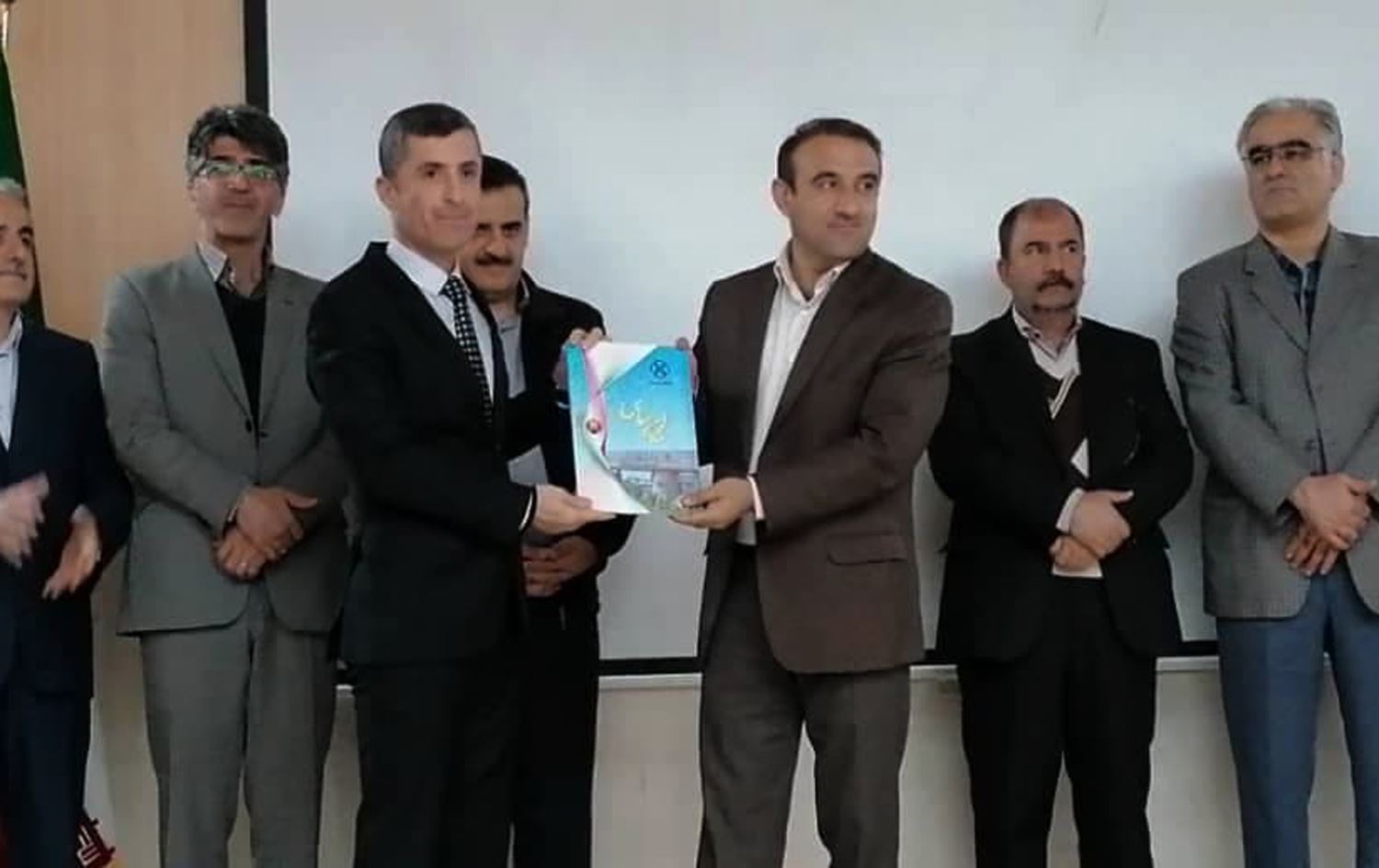 مامۆستایەکی زانکۆی گەرمیان لە سنە خەڵاتدەکرێت