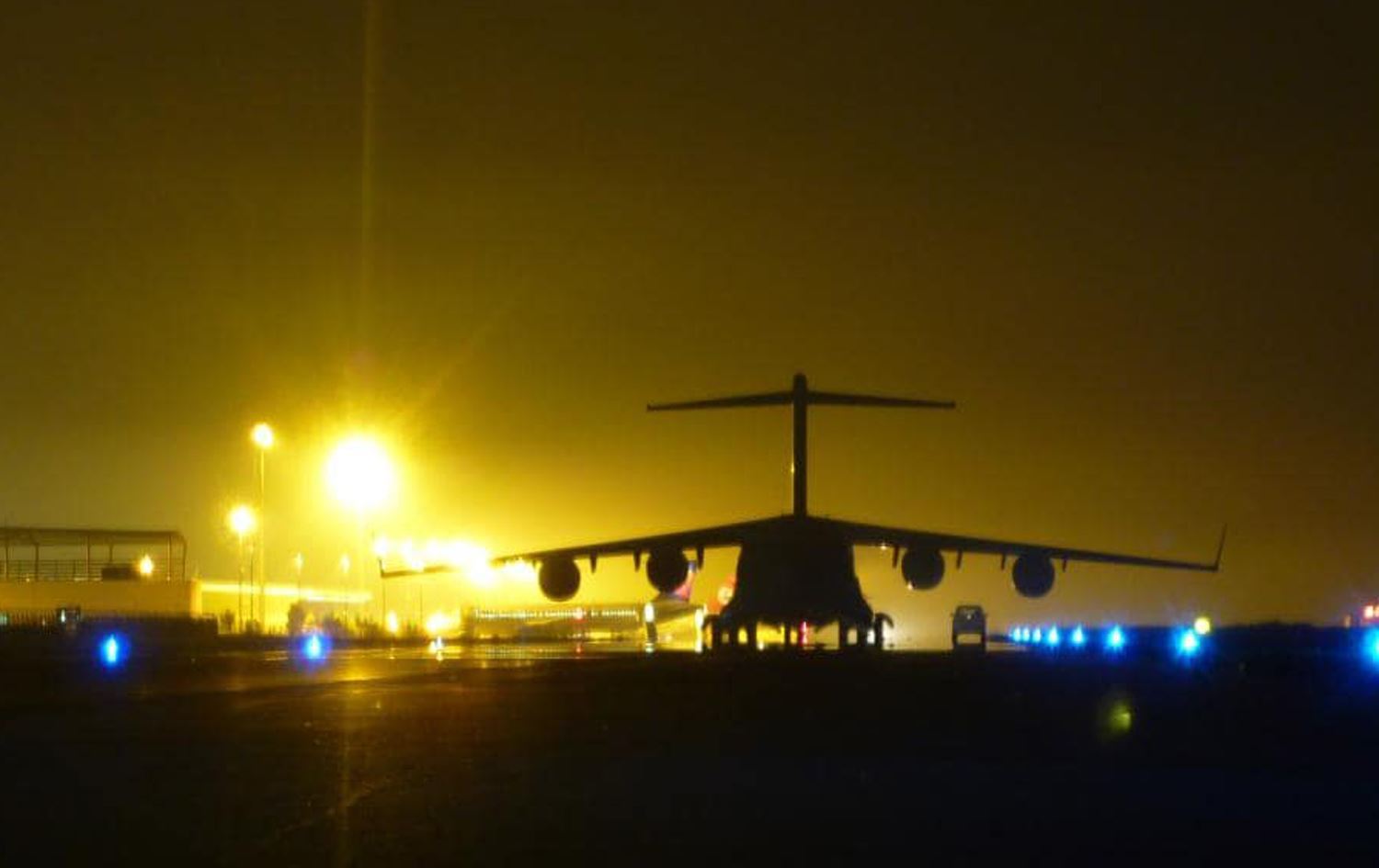 Irak'ta Bağdat Uluslararası Havalimanı yakınlarına roket düştü