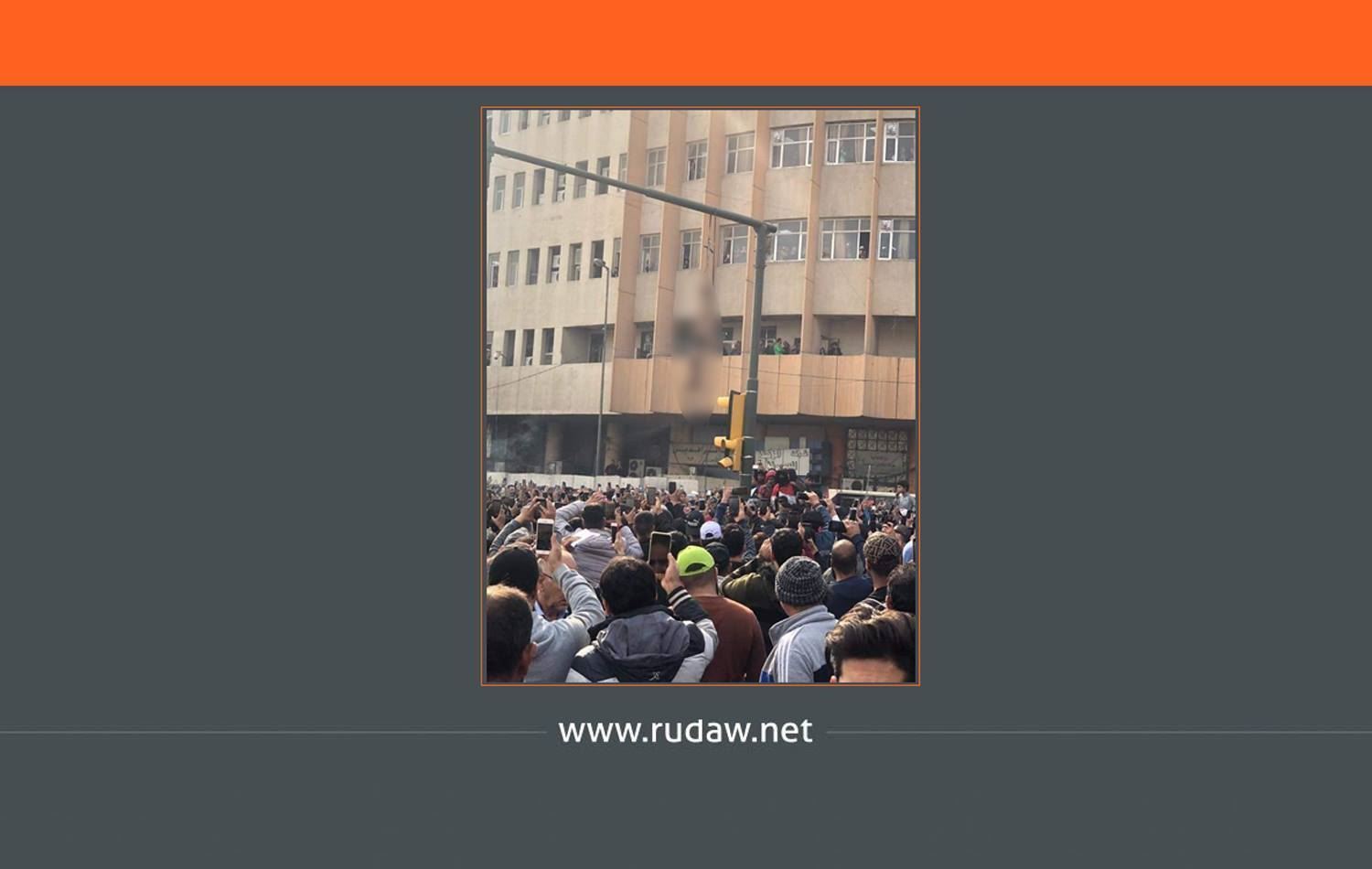 Elî Sîstanî darvekirina ciwanekê ji aliyê xwepêşanderan ve şermezar kir