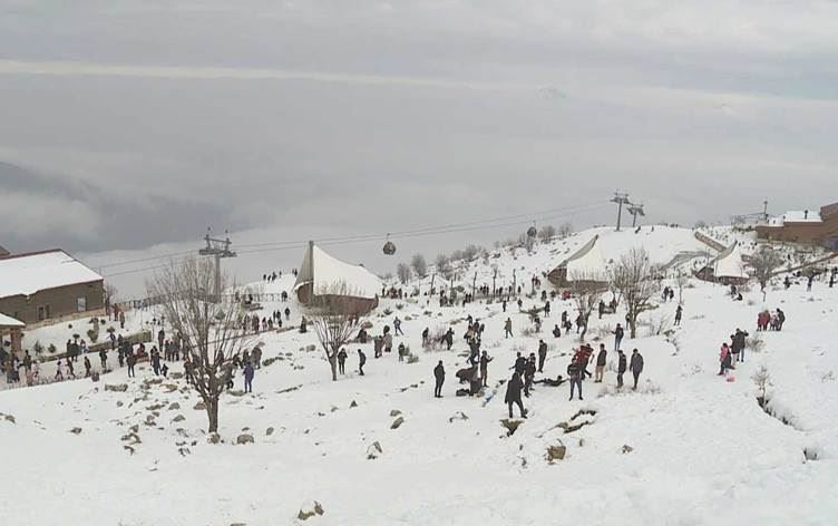 Rojane zêdetirî 2500 geştyar berê xwe didin Çiyayê Korek