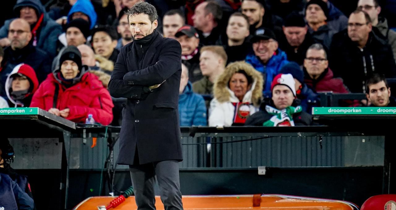 ڤان بۆمێل لە راهێنەرایەتی ئایندهۆڤن دوورخرایەوە